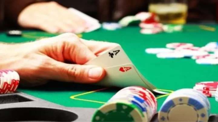 What Are the Things One Should Know Before Starting to Play Online Poker?